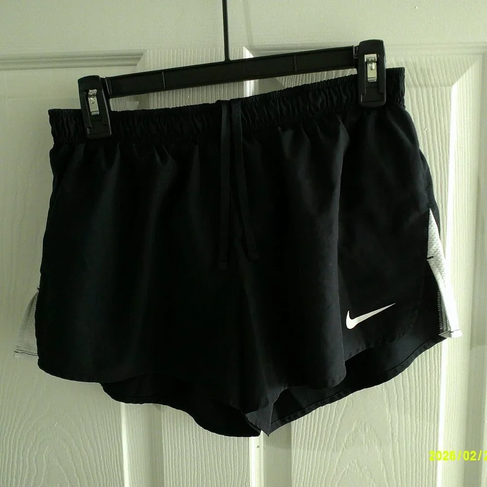 Nike | Dri Fit Black & White Lined Shorts | M